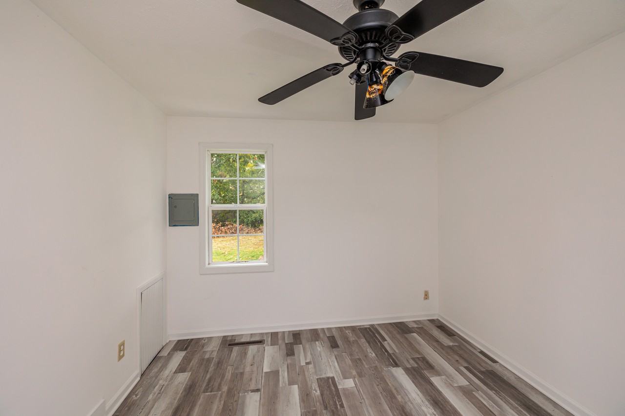 5076 Glenn Lodge Rd - Photo 5 of 18