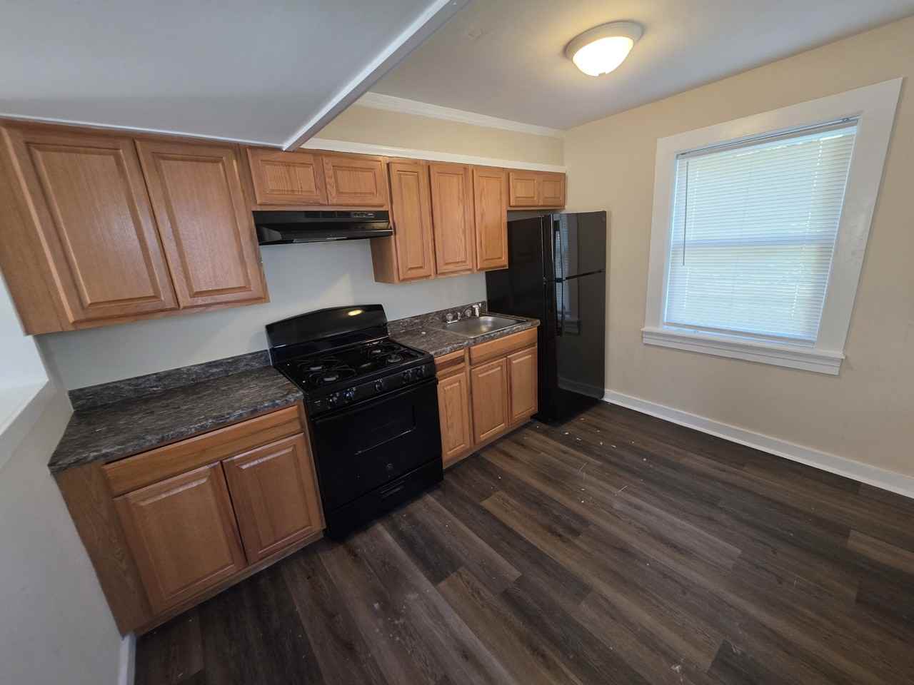 1020 Margaret St - Photo 2 of 9