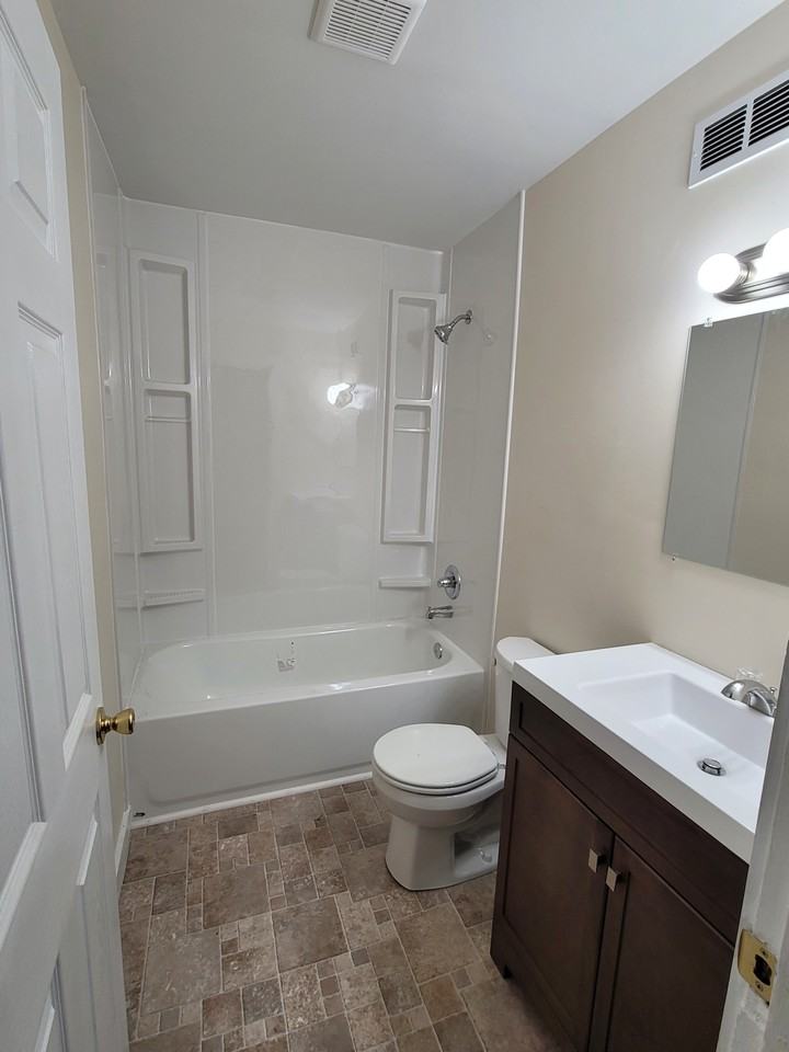 1020 Margaret St - Photo 4 of 9