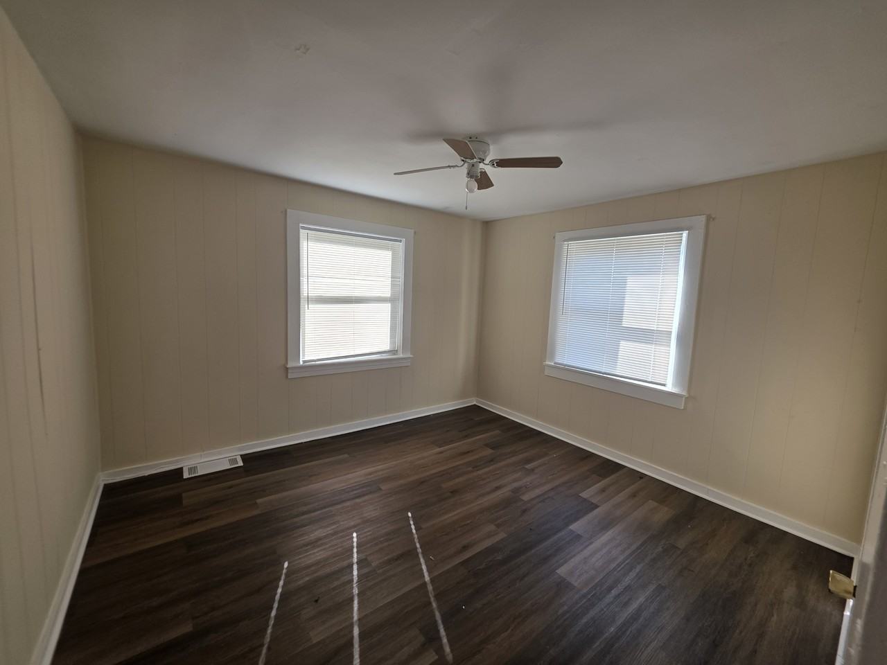 1020 Margaret St - Photo 5 of 9