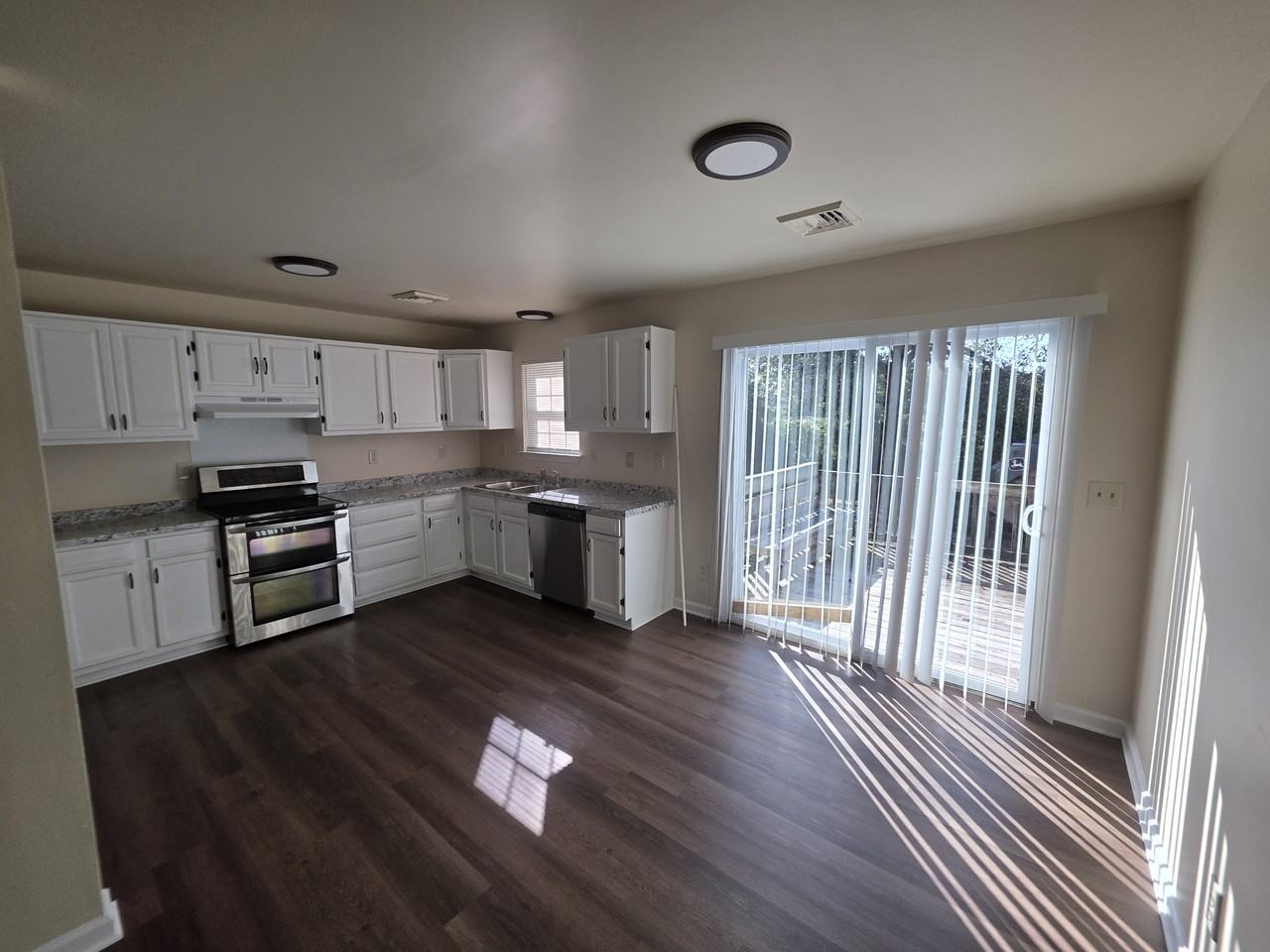6006 Hedley Ct - Photo 4 of 13