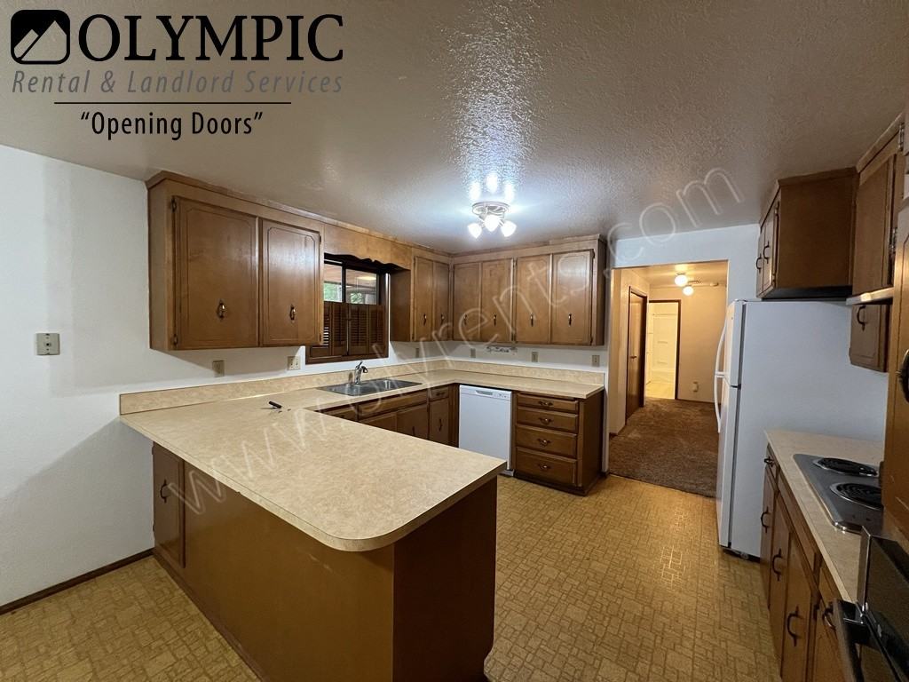 6220 Winnwood Loop Se - Photo 4 of 25