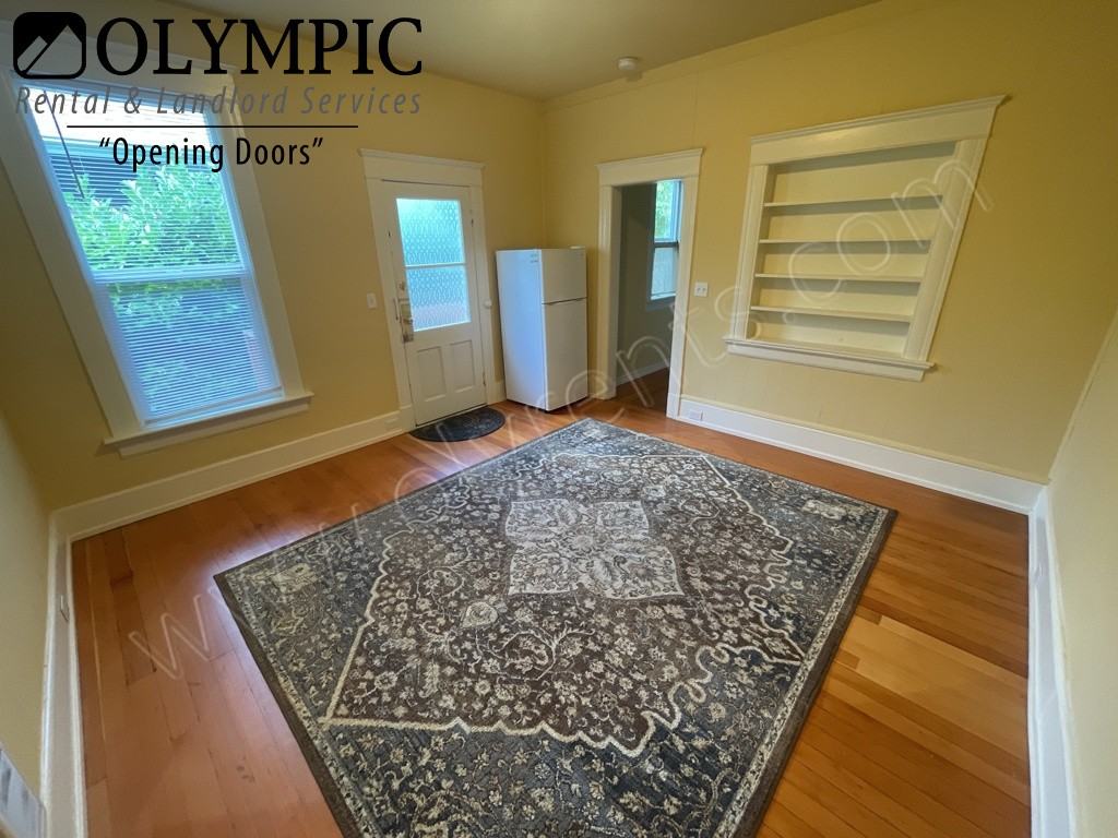 1616 Capitol Way S - Photo 2 of 9