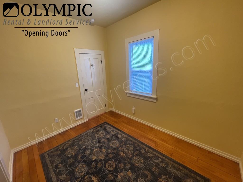 1616 Capitol Way S - Photo 6 of 9