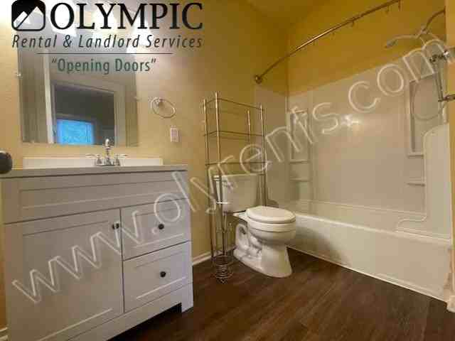 1616 Capitol Way S - Photo 7 of 9