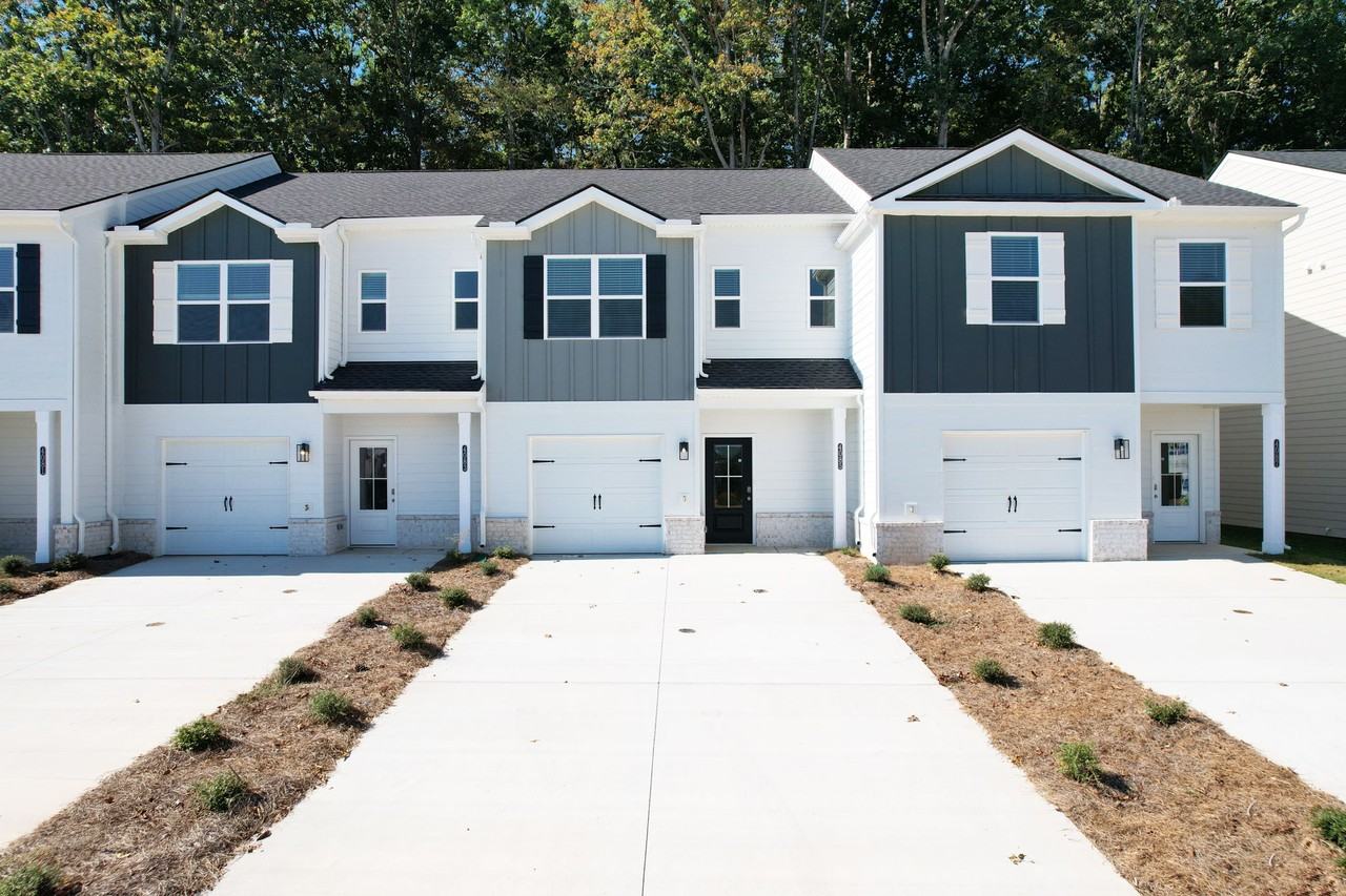4085 Belcourt Dr Ne - Photo 4 of 30