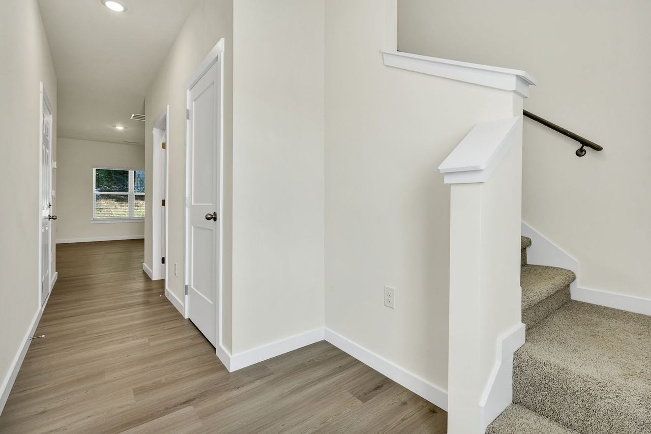 4085 Belcourt Dr Ne - Photo 5 of 30
