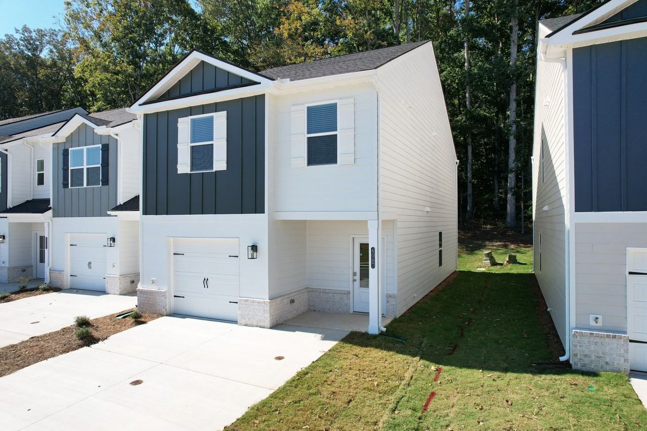 4087 Belcourt Dr Ne - Photo 2 of 31