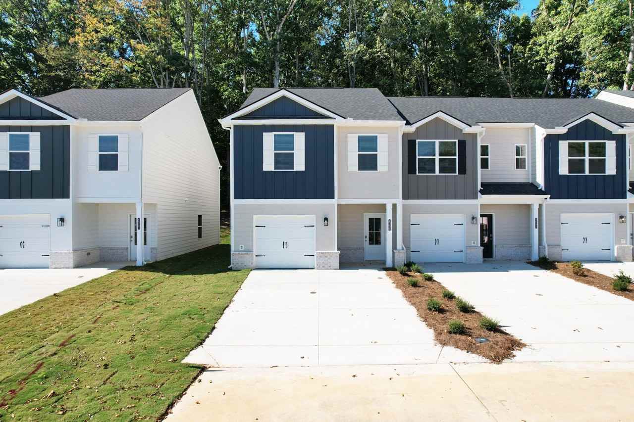 4091 Belcourt Dr Ne - Photo 2 of 31