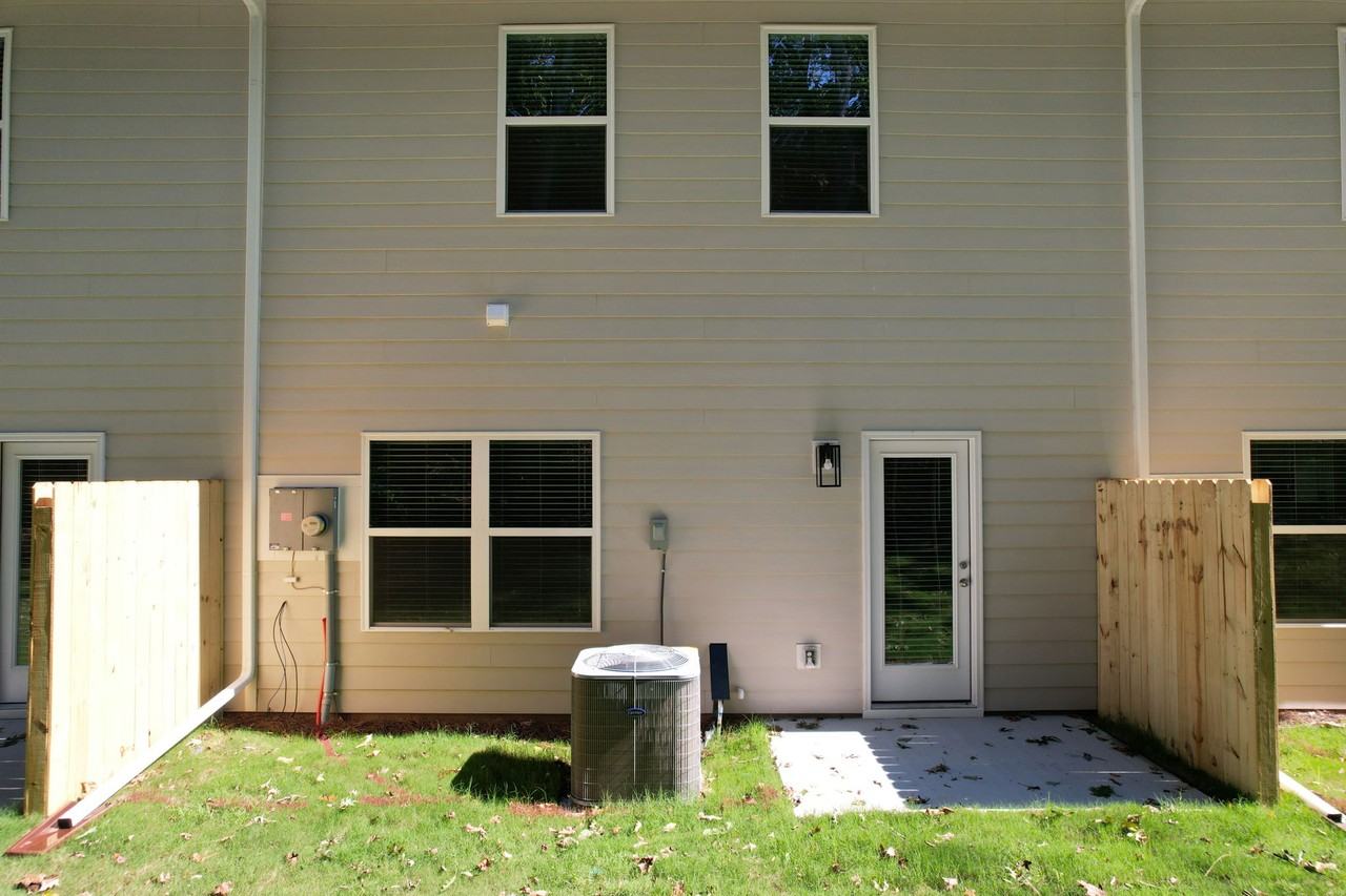 4093 Belcourt Dr Ne - Photo 4 of 29