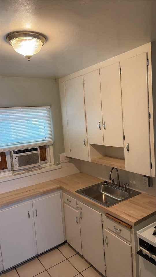 201 Girard Blvd Se - Photo 4 of 11