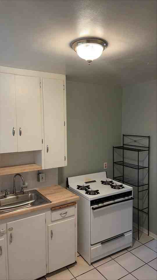 201 Girard Blvd Se - Photo 5 of 11