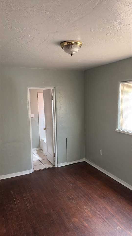 201 Girard Blvd Se - Photo 7 of 11