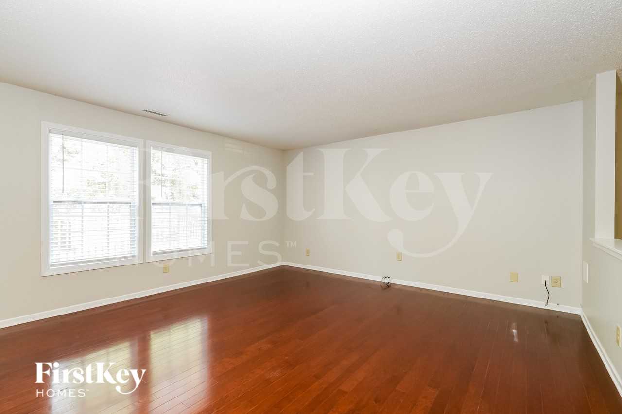 1204 N Aberdeen Dr - Photo 4 of 15