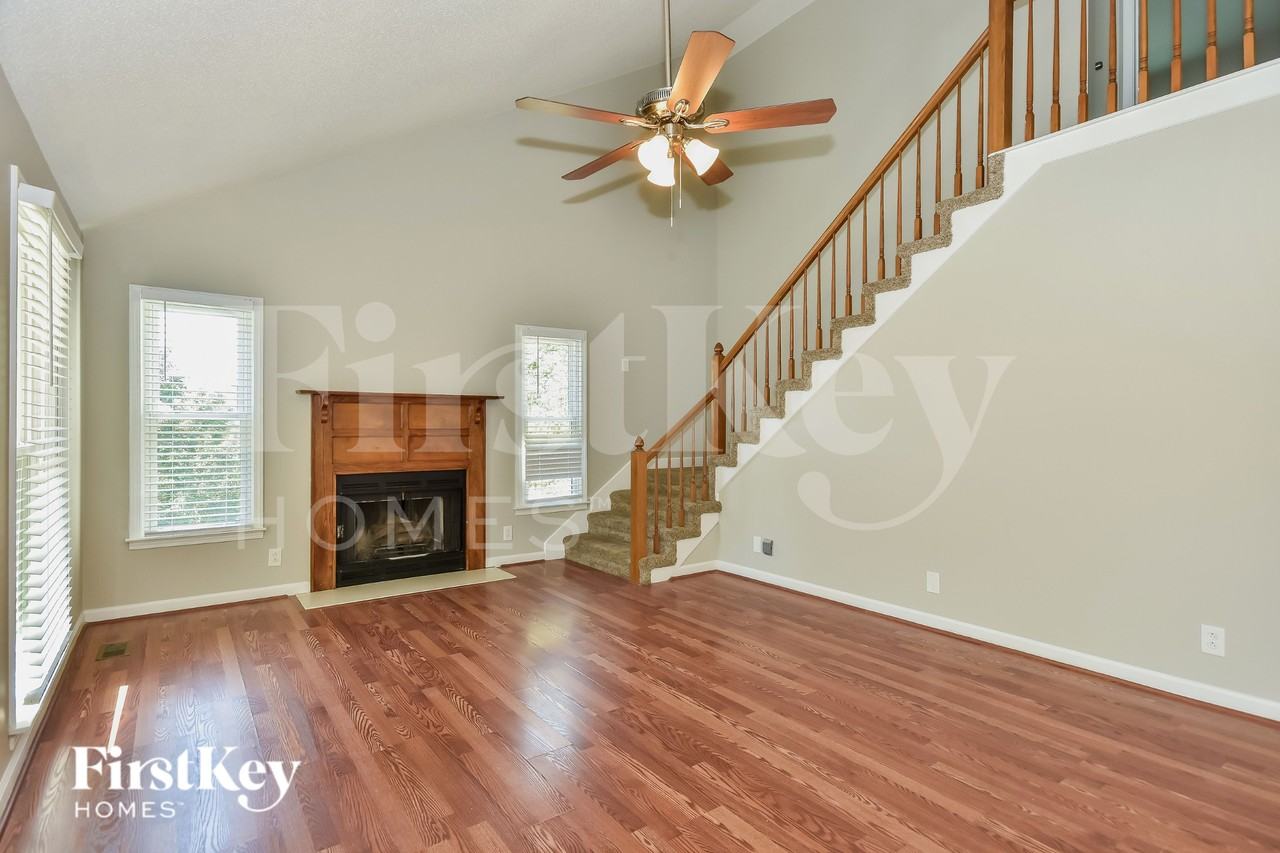 609 W Creek Dr - Photo 3 of 15