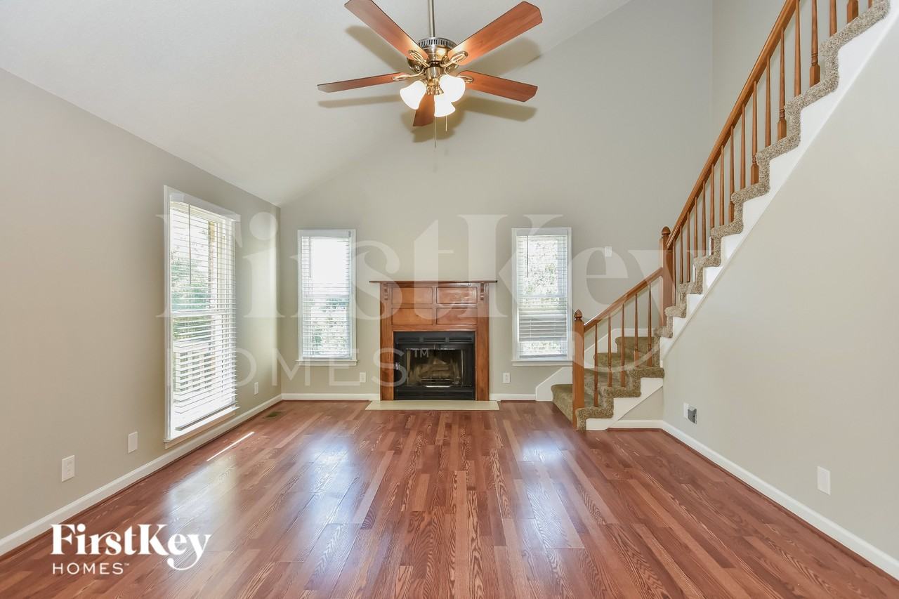 609 W Creek Dr - Photo 4 of 15
