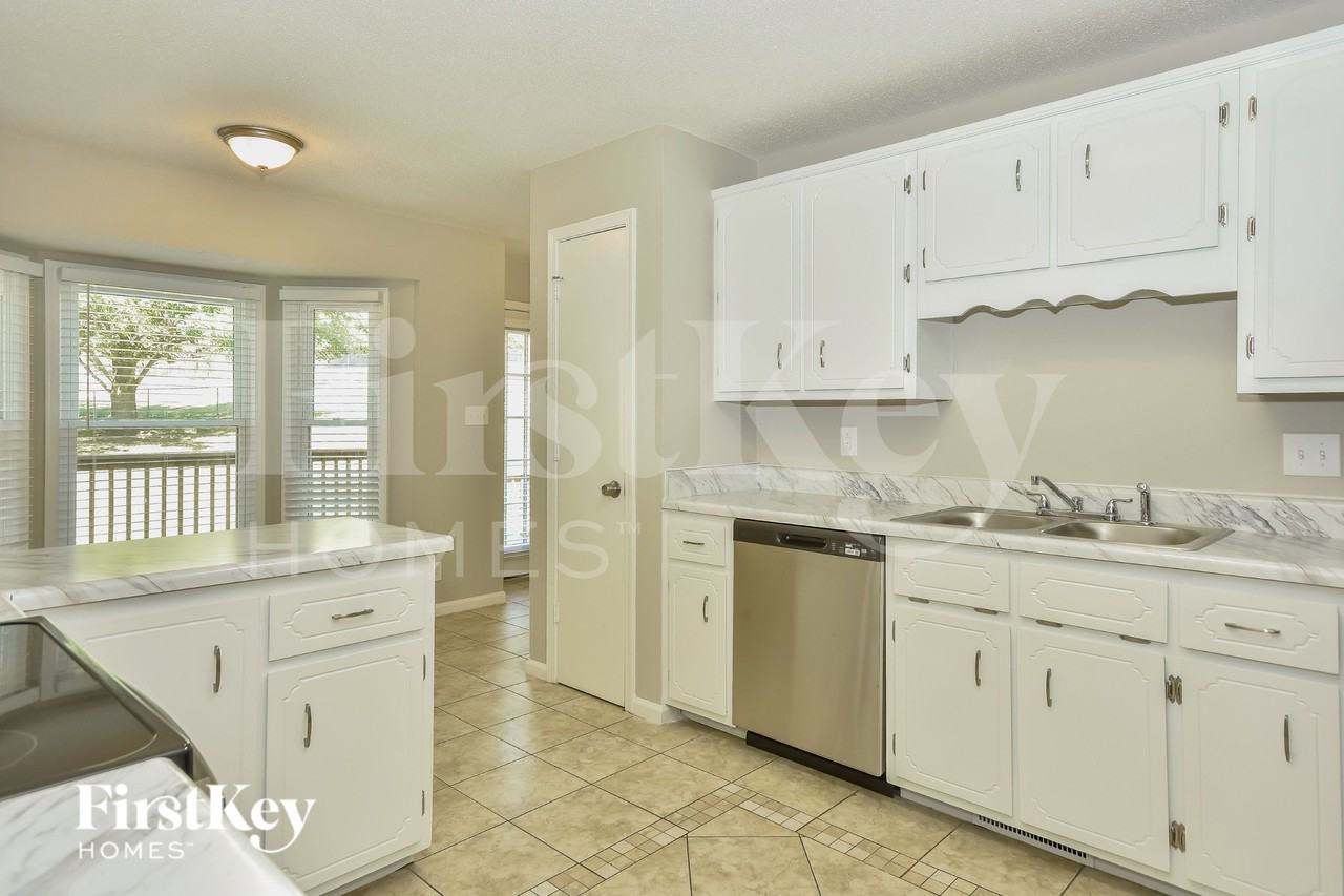 609 W Creek Dr - Photo 5 of 15