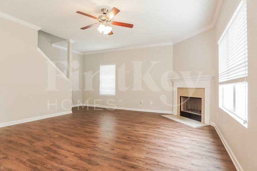 1112 Pine Valley Dr - Photo 2 of 15