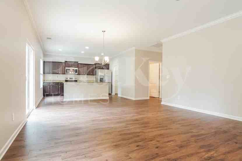 1112 Pine Valley Dr - Photo 3 of 15