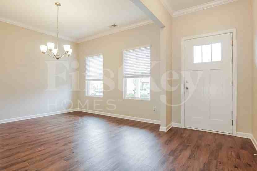 1112 Pine Valley Dr - Photo 4 of 15