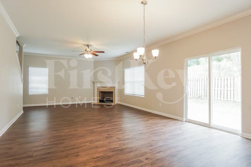 1112 Pine Valley Dr - Photo 5 of 15