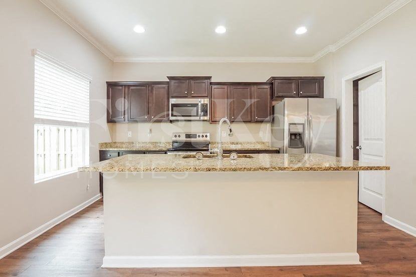 1112 Pine Valley Dr - Photo 6 of 15