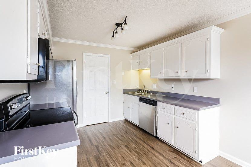 1275 Meredith Way - Photo 4 of 15