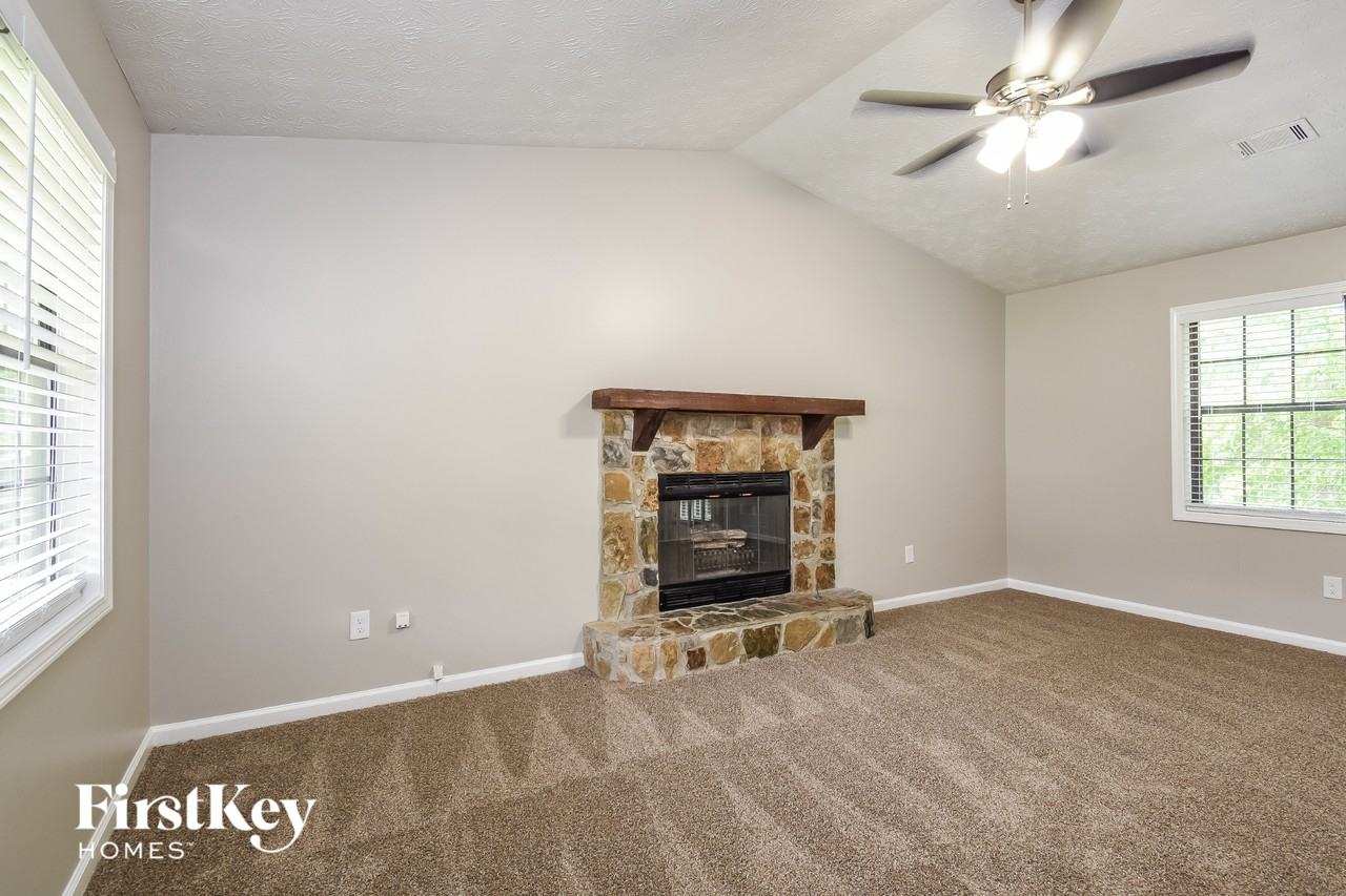 4135 Warren Rd - Photo 3 of 15