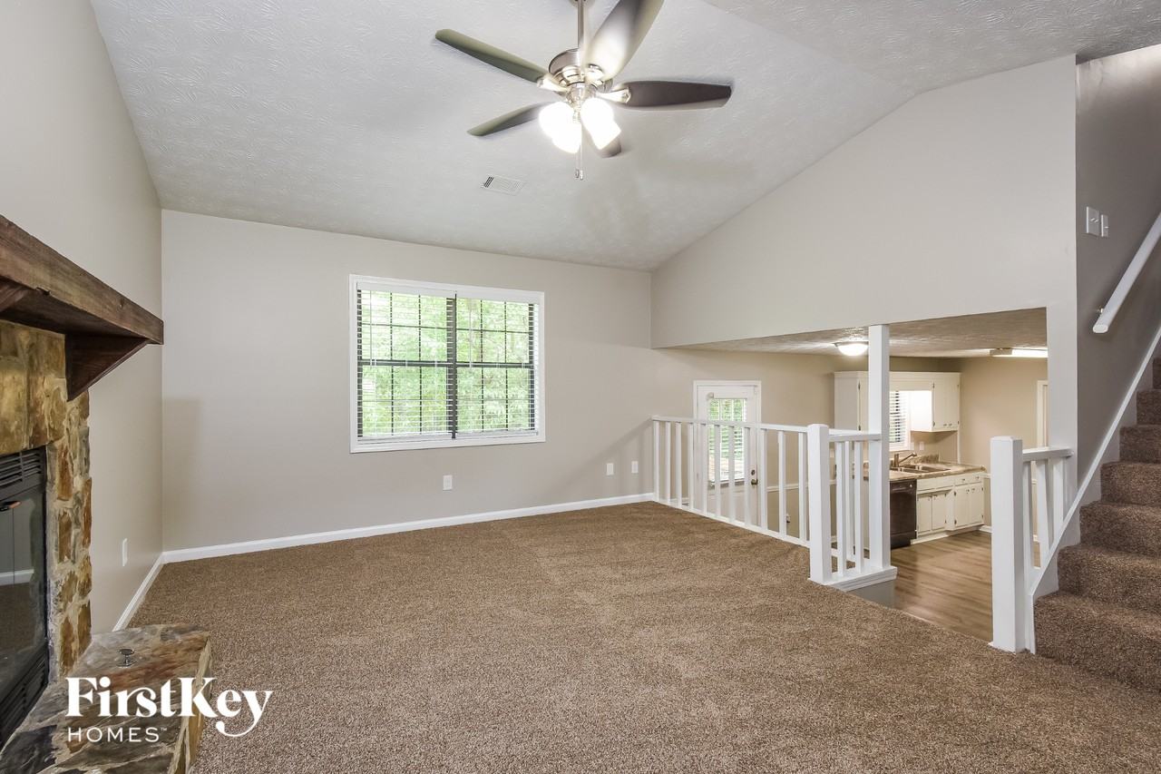 4135 Warren Rd - Photo 4 of 15
