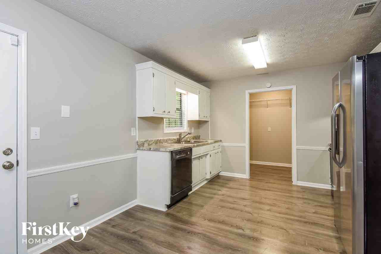 4135 Warren Rd - Photo 6 of 15
