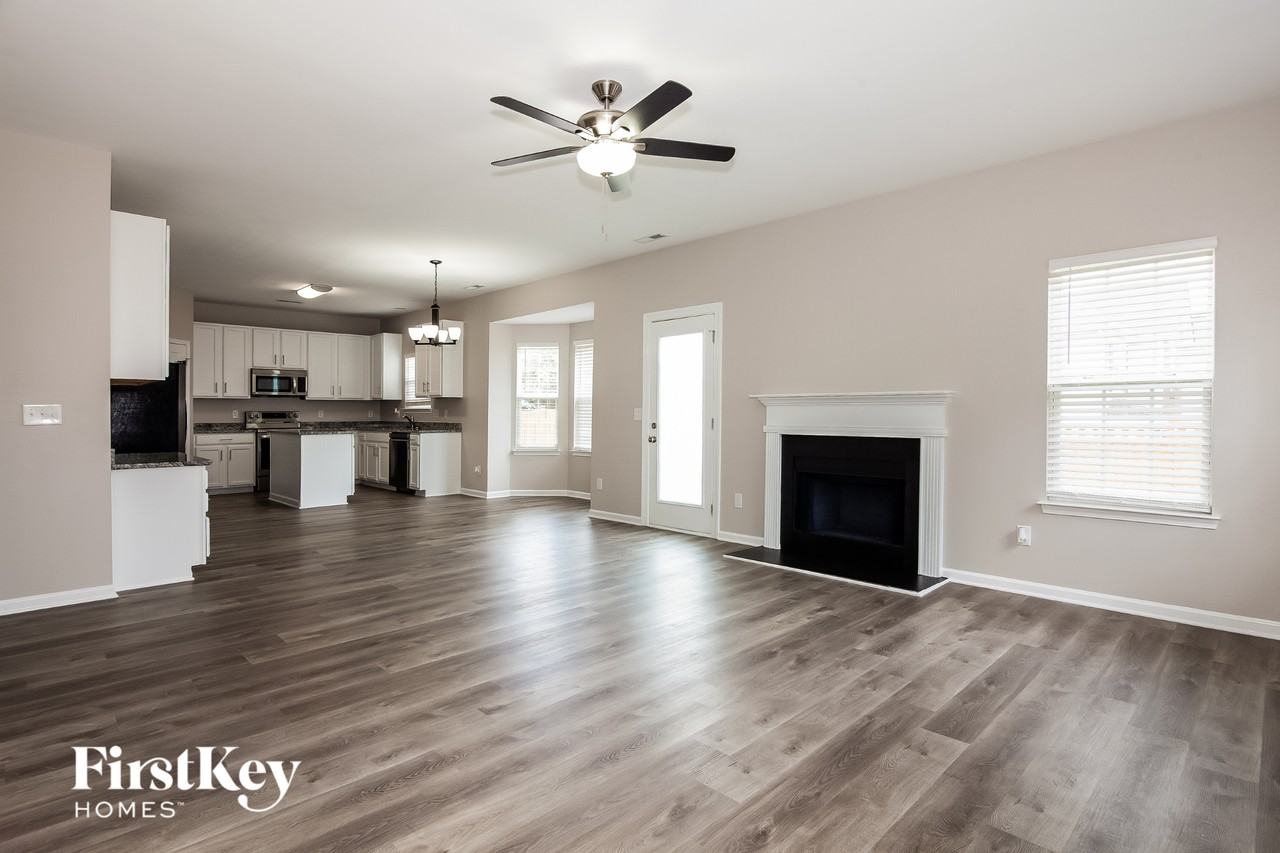 8519 Oak Dr Ne - Photo 3 of 15