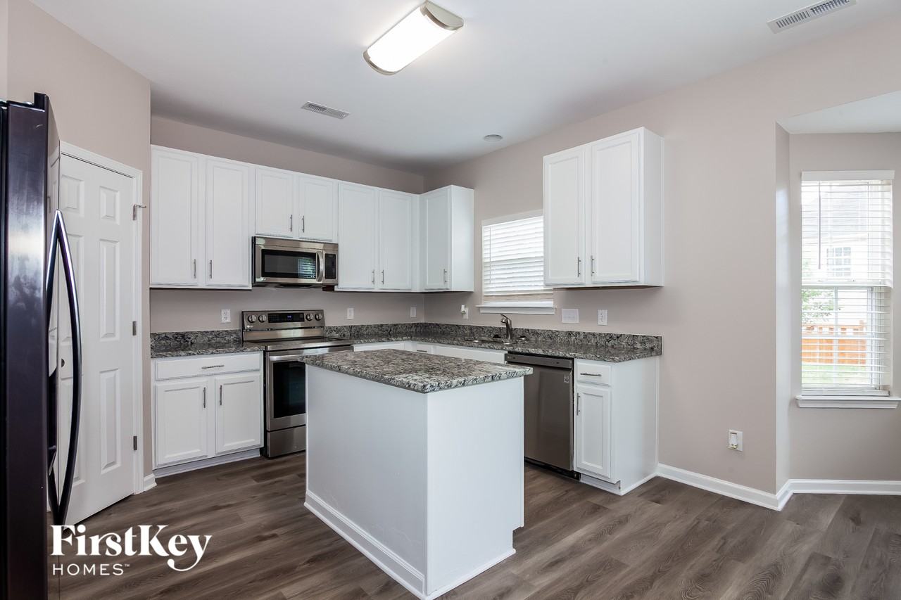 8519 Oak Dr Ne - Photo 6 of 15
