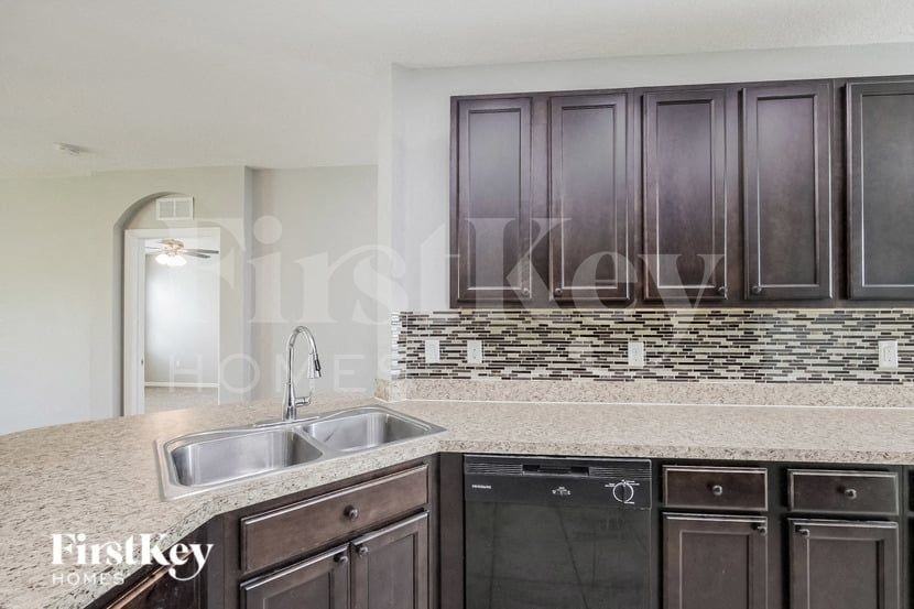 836 Freedom Blvd - Photo 6 of 16