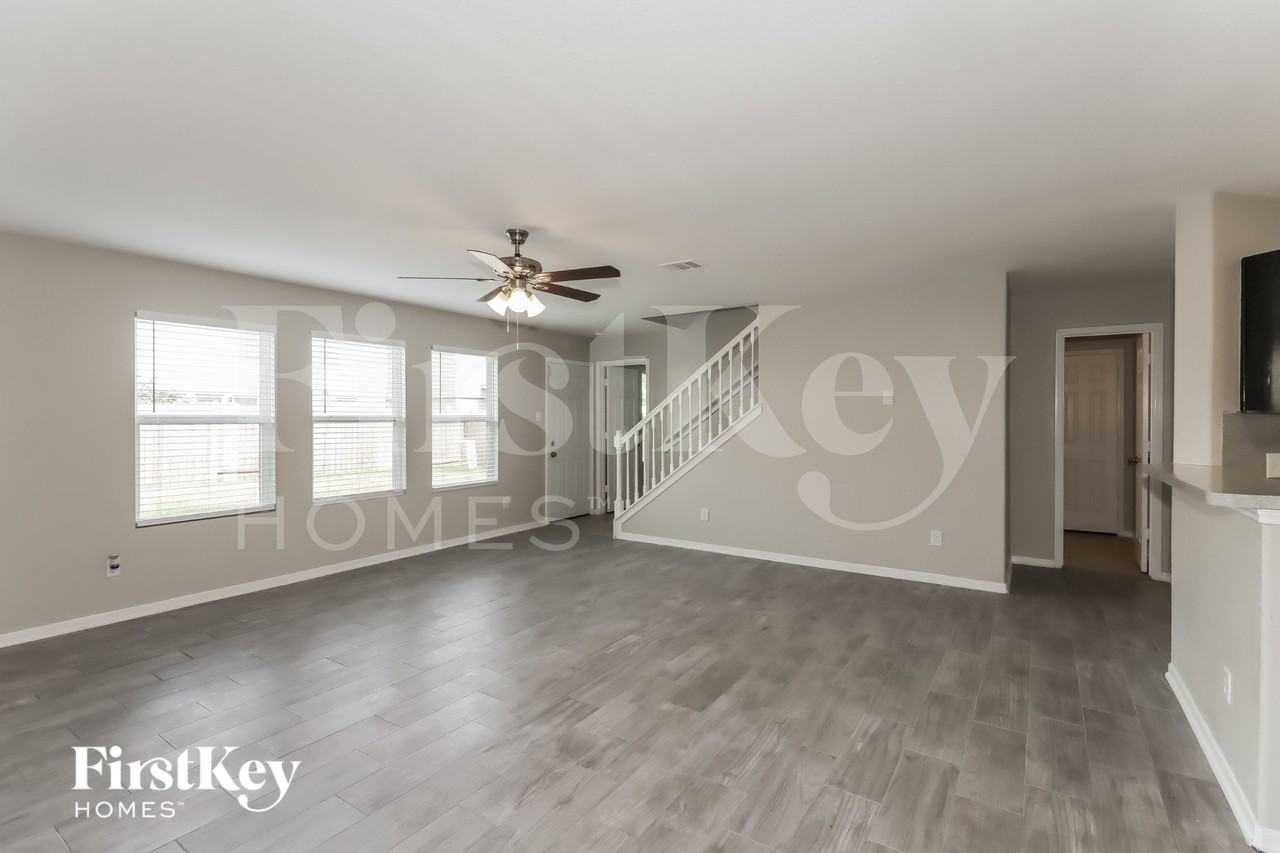 3014 Madison Elm St - Photo 3 of 16