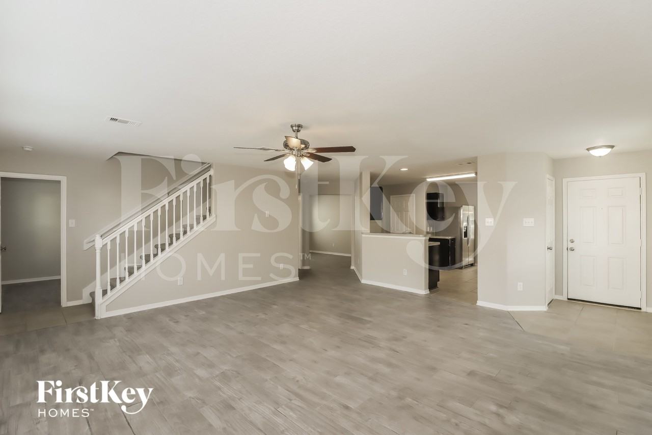 3014 Madison Elm St - Photo 4 of 16
