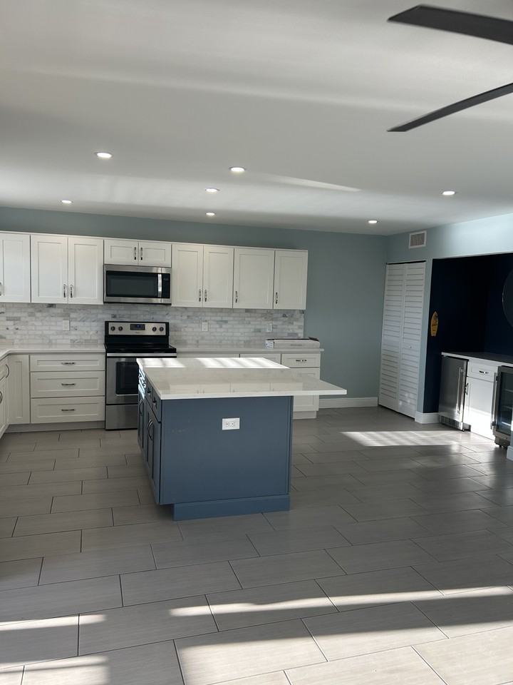 12500 Capri Cir N #203 - Photo 4 of 22