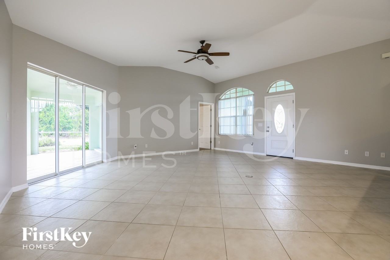 110 Sidney Ct - Photo 3 of 17