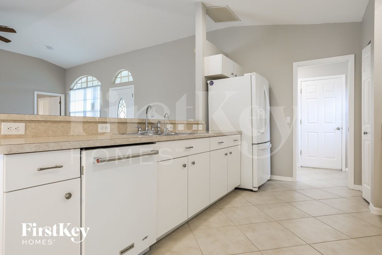 110 Sidney Ct - Photo 5 of 17