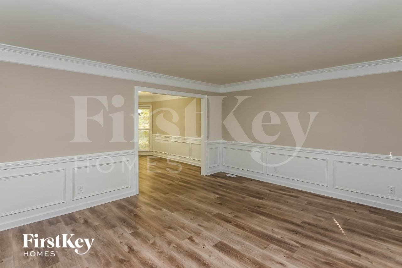 4024 Brownes Ferry Rd - Photo 3 of 15