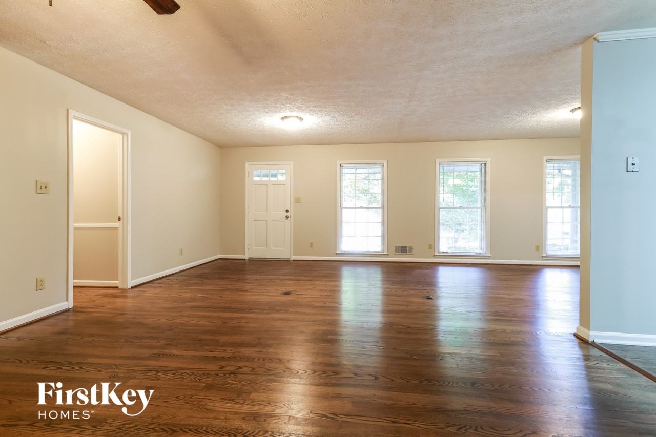2303 Cambridge St - Photo 2 of 15