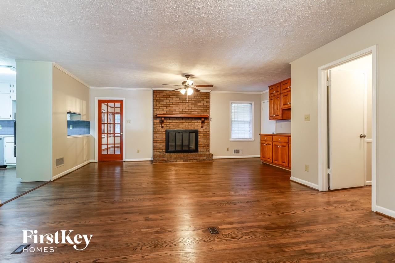 2303 Cambridge St - Photo 3 of 15