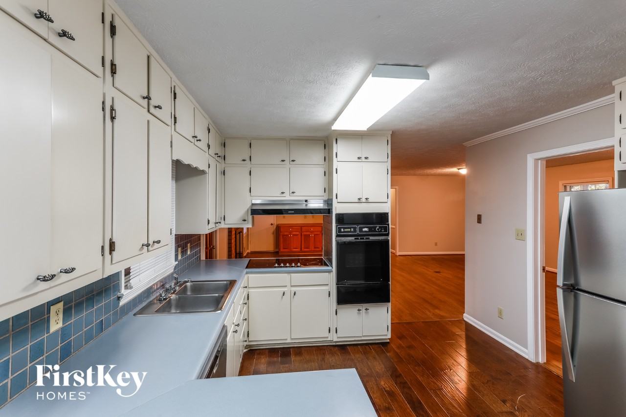 2303 Cambridge St - Photo 5 of 15