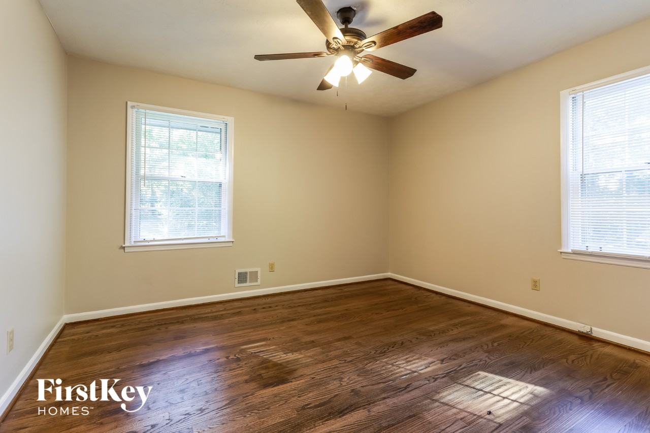 2303 Cambridge St - Photo 7 of 15