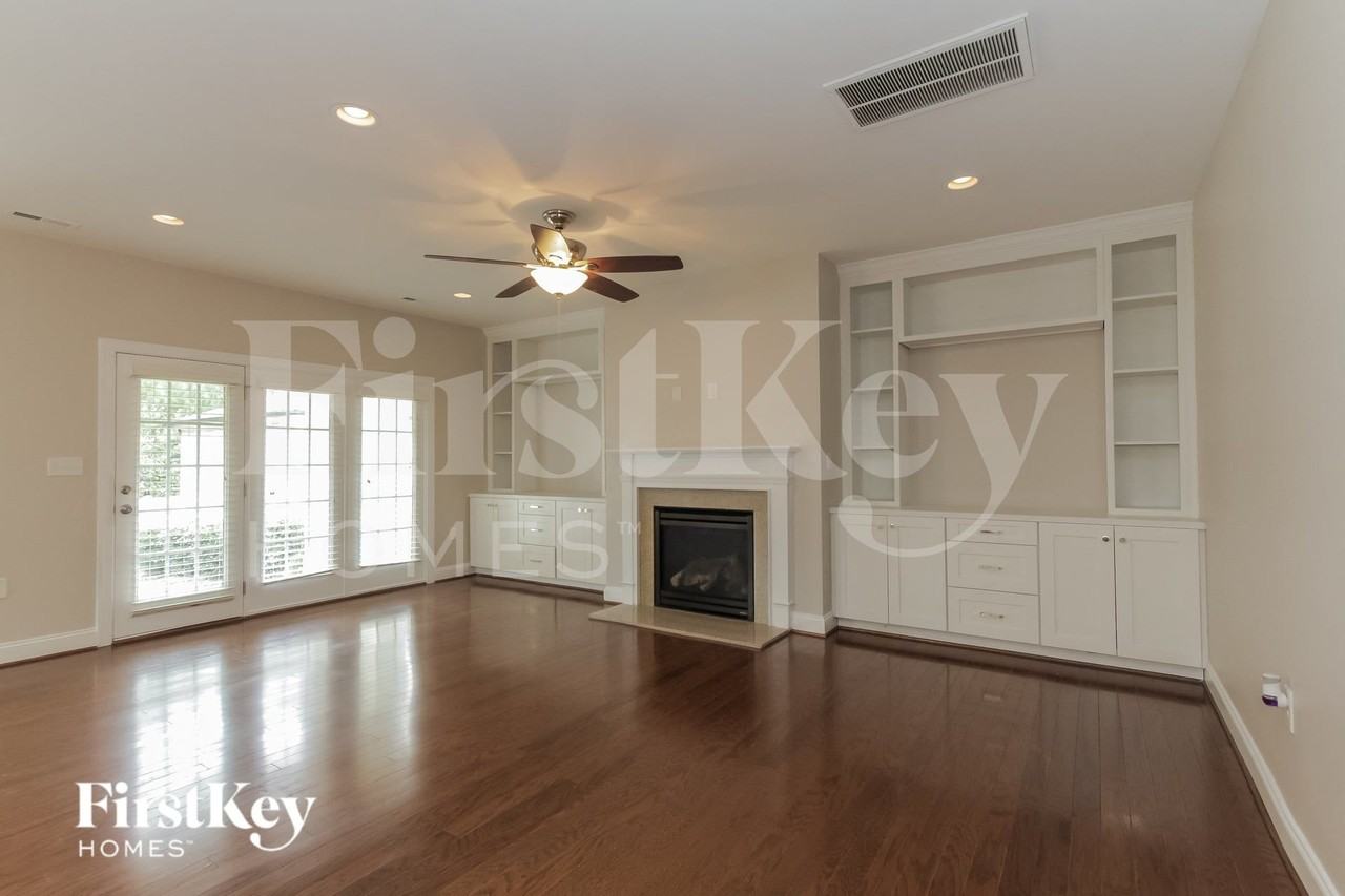 7624 Cushing Dr - Photo 3 of 15