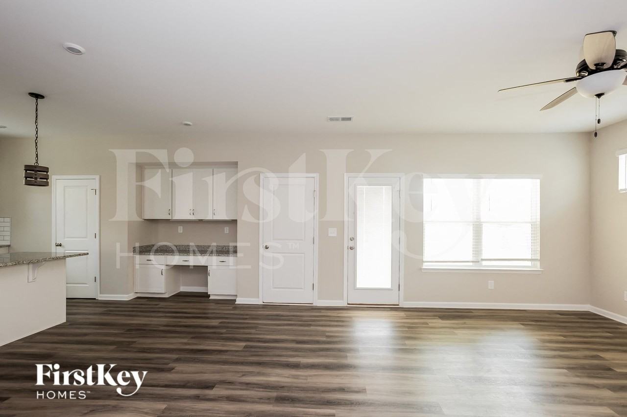 544 Kiser Ln - Photo 4 of 15