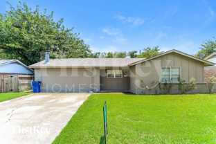 220 Ne Moody St - Photo 1 of 1
