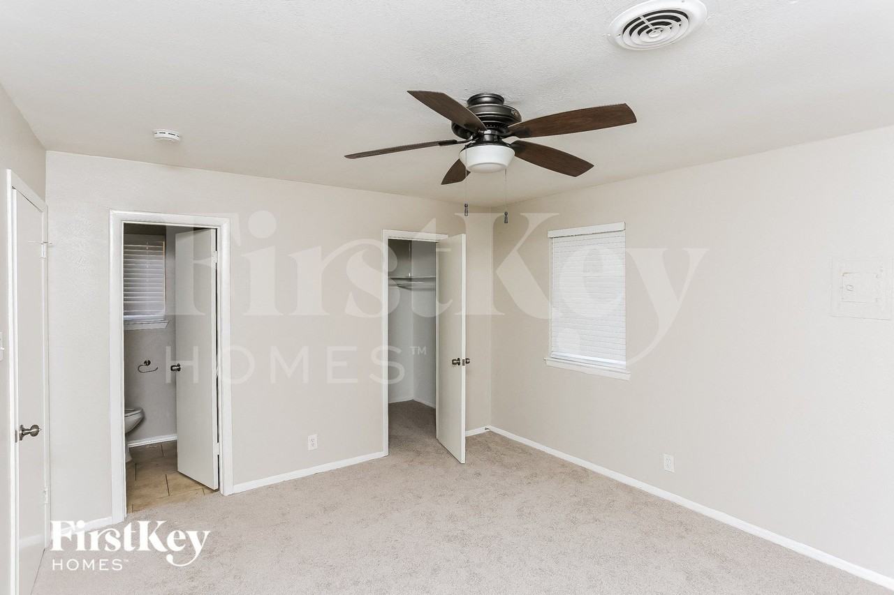 220 Ne Moody St - Photo 6 of 16