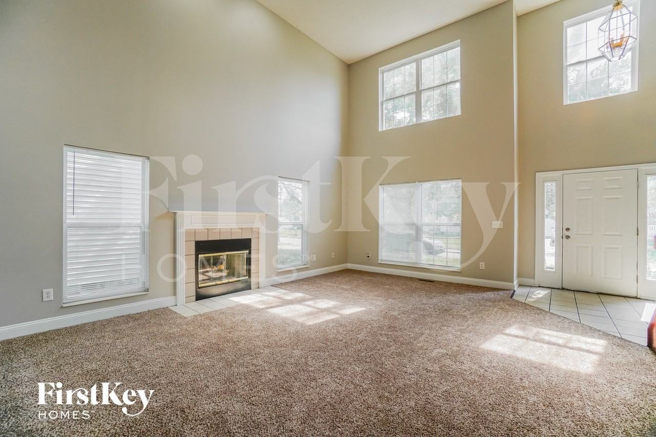 2895 Gablewood Dr - Photo 2 of 15
