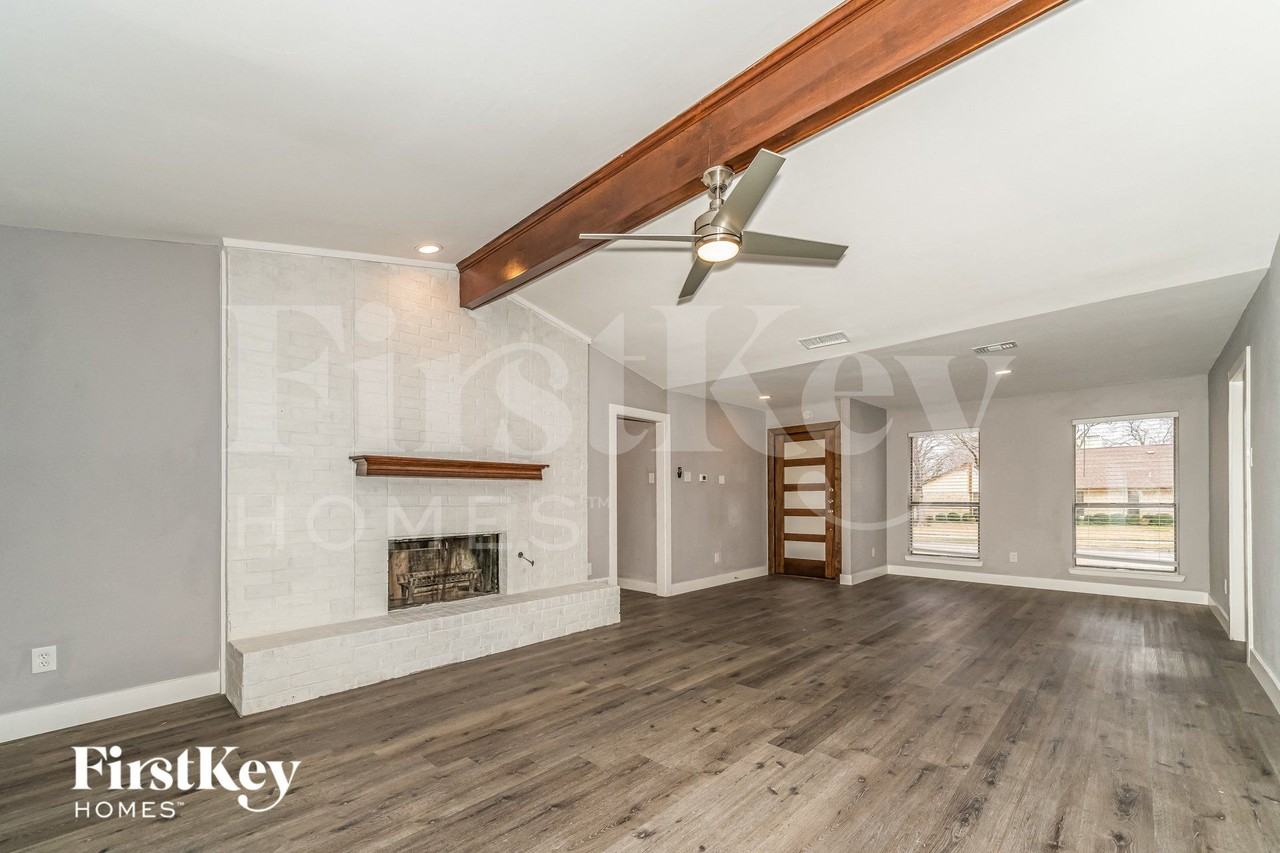 2626 Fallcreek Dr - Photo 3 of 15