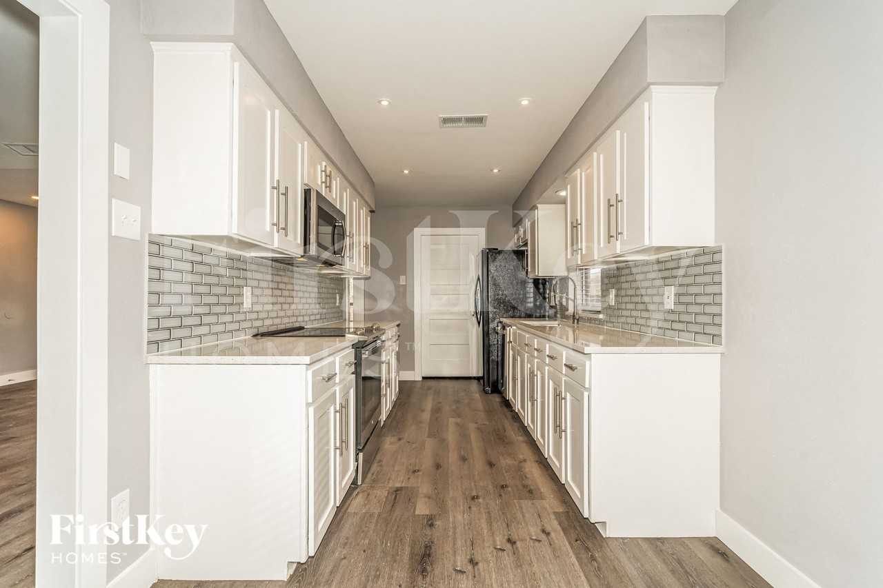 2626 Fallcreek Dr - Photo 6 of 15